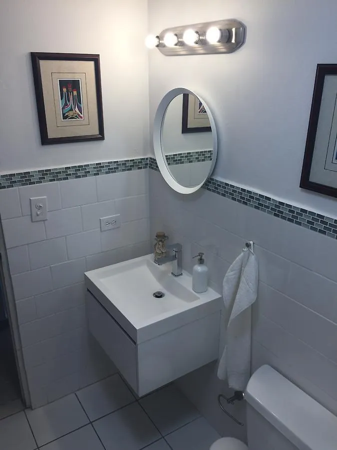 דירות קרולינה Monterrey Estates 0*,
